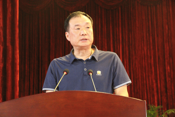 公司领导讲话.gif