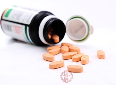 可以在医生的指导下服用止痛药物来止痛