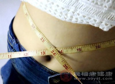 体重过重会给膝关节带来额外的压力和负担，加快其磨损和老化的速度