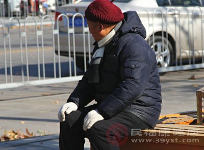 身体发软是脑梗死的早期症状之一，常表现为一侧肢体突然发软无力